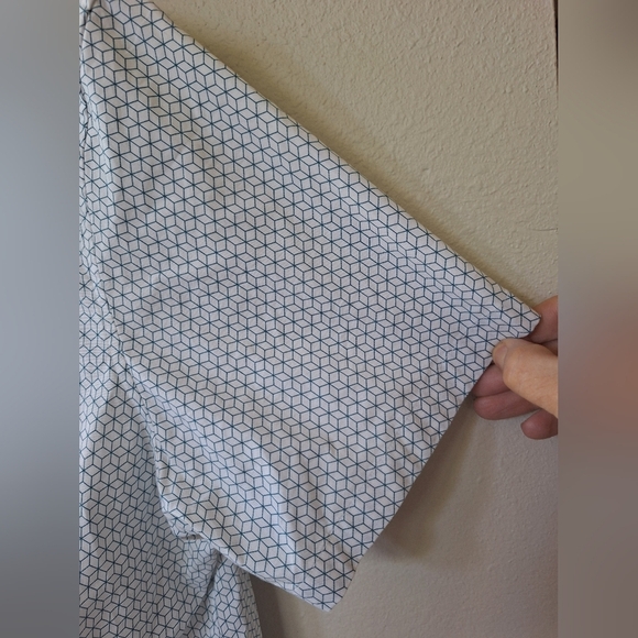 Michael Kors Mens Classic Fit Geometric Print Short Sleeve Button Shirt Size L - Picture 3 of 7